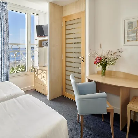 Отель Bleues Caroline Ла-Боль-Эскублак