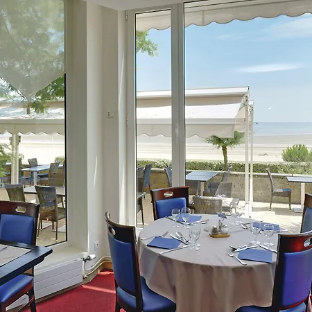 Bleues Caroline Hotel 3*