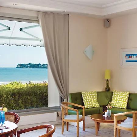 Отель Bleues Caroline Ла-Боль-Эскублак