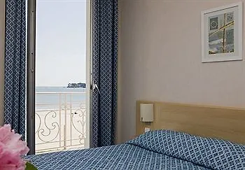 Bleues Caroline Отель