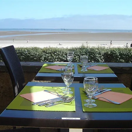 Отель Bleues Caroline Ла-Боль-Эскублак