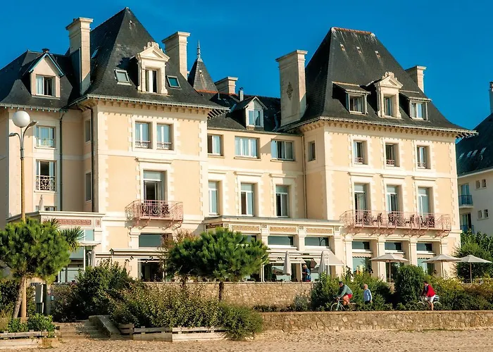 Bleues Caroline Hotel 3*