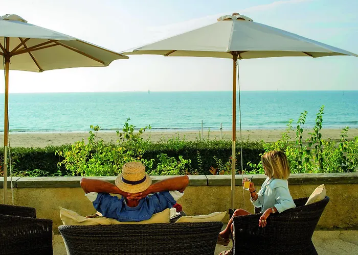 Bleues Caroline Hotel